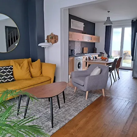 Housse Maison Face Hébergement de vacances