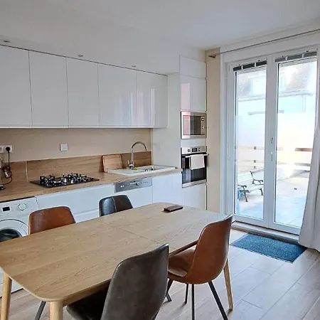Holiday home Housse Maison Face